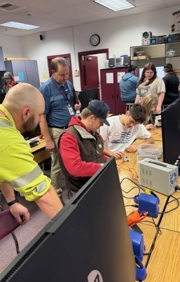 Vaagen Brothers visits electronics classroom