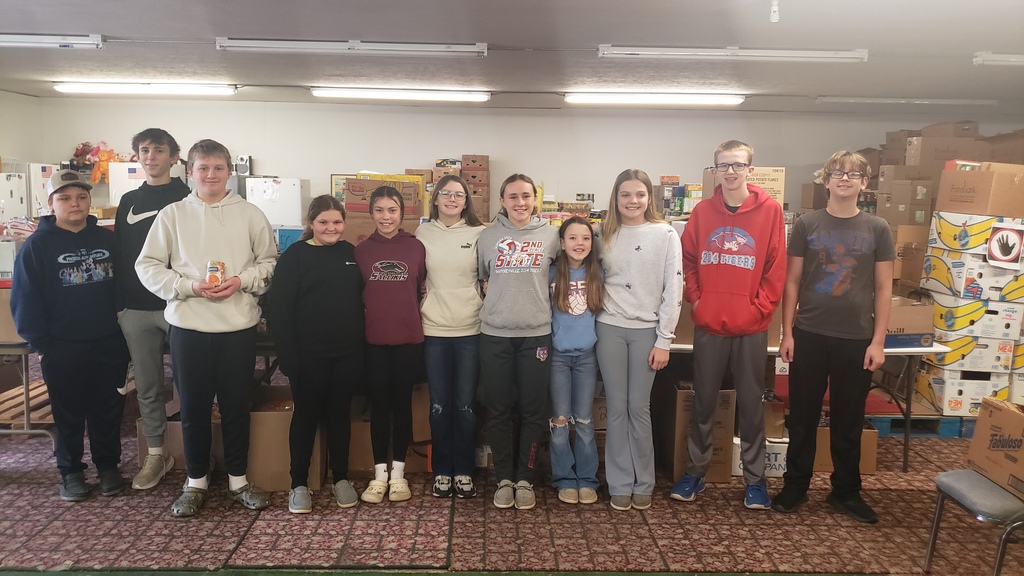 Students donating cans