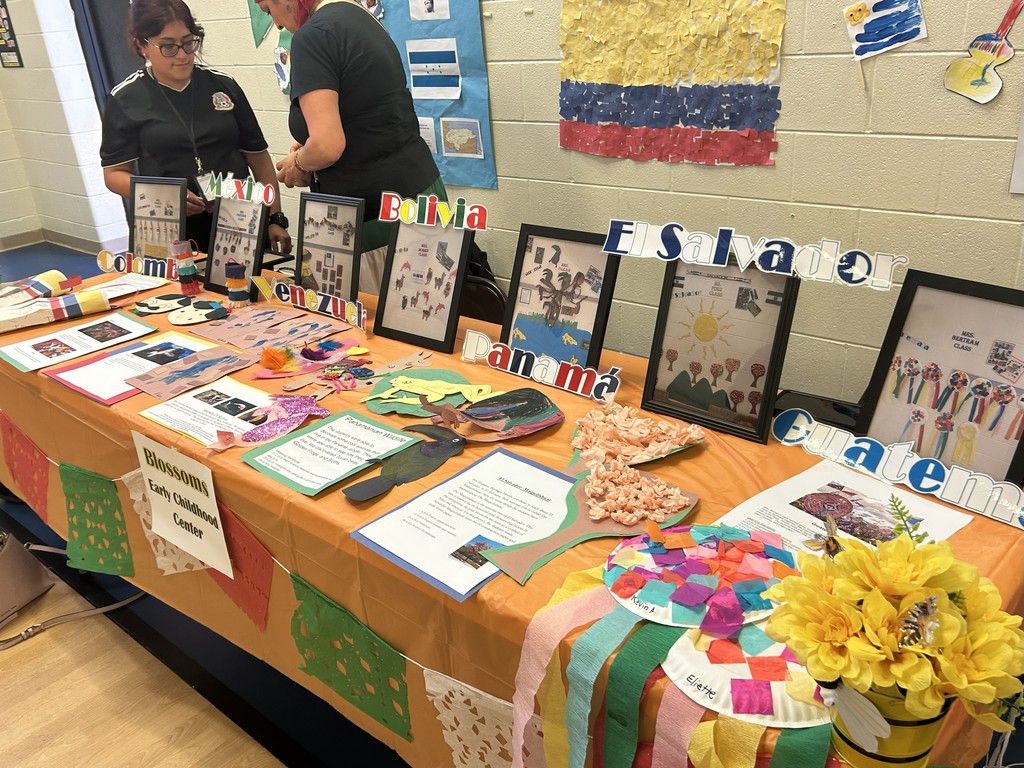 CCSD 168 Hispanic Heritage Month Celebration on 10/16/2025 at Strassburg Elementary School Celebración del Mes de la Herencia Hispana del CCSD 168 el 16/10/2025 en la Escuela Primaria Strassburg