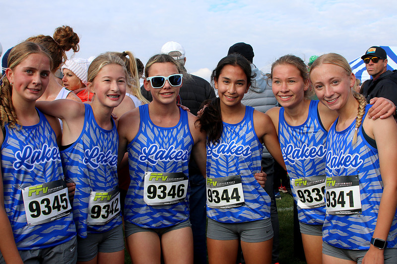 girls cross country group