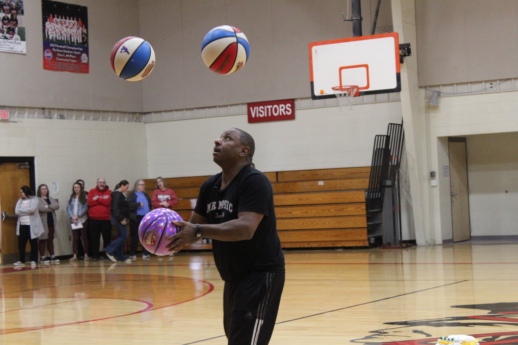  Former Harlem Globetrotter Buffy Coleman visited last week and thrilled our students with amazing ball-handling tricks and infectious energy. Buffy also shared powerful messages about persistence, teamwork, and following your dreams. 