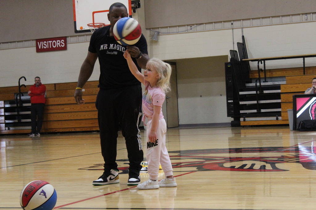  Former Harlem Globetrotter Buffy Coleman visited last week and thrilled our students with amazing ball-handling tricks and infectious energy. Buffy also shared powerful messages about persistence, teamwork, and following your dreams. 
