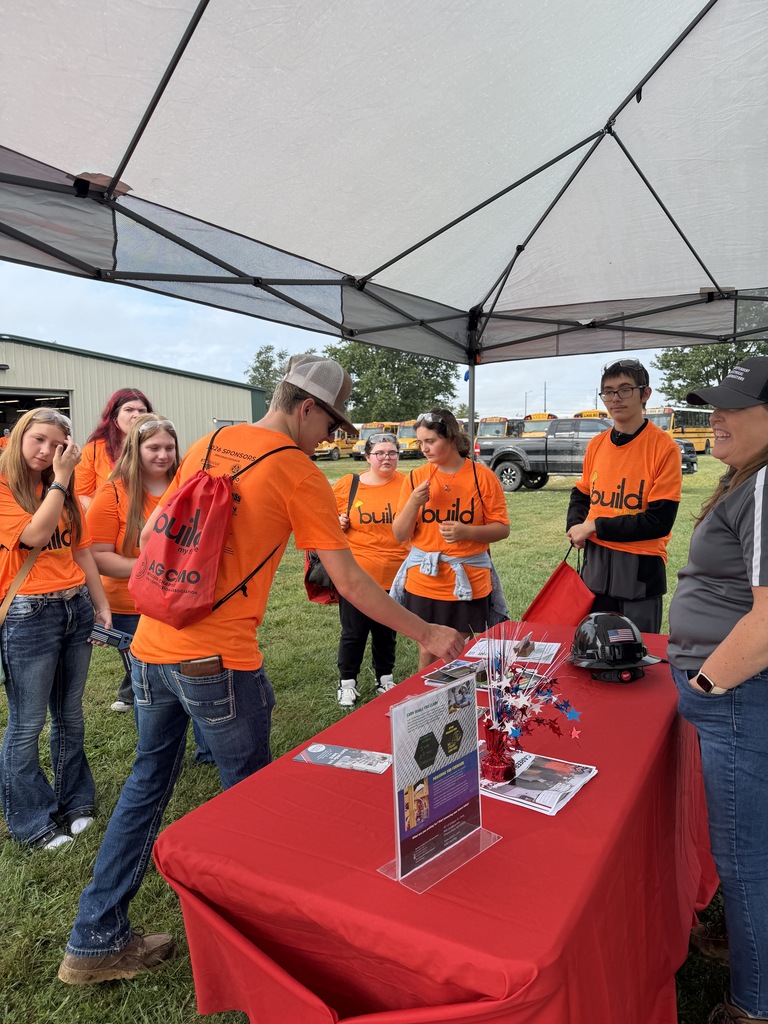 Last Wednesday, many of our juniors and seniors traveled to Macon, Missouri, for Build My Future as part of our rootEd initiative. Students met with trade experts, explored many skilled positions, and left with new knowledge—and new connections! 