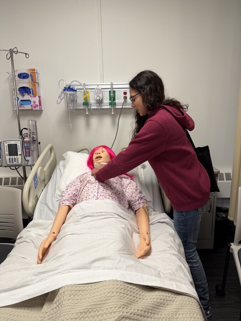 Future nurses in the making! Thanks to rootEd, students joined Mrs. Larson for an immersive nursing experience at Stephens College, where they checked vitals, used a stethoscope on high-tech patient simulators, and learned from real nursing students. A big thank you to Stephens College and Boone Health for hosting us!