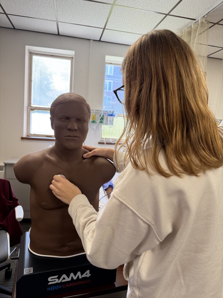Future nurses in the making! Thanks to rootEd, students joined Mrs. Larson for an immersive nursing experience at Stephens College, where they checked vitals, used a stethoscope on high-tech patient simulators, and learned from real nursing students. A big thank you to Stephens College and Boone Health for hosting us!