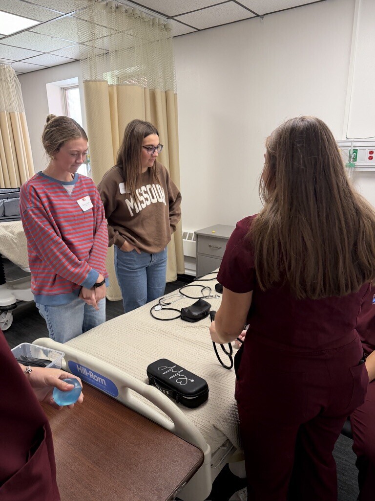 Future nurses in the making! Thanks to rootEd, students joined Mrs. Larson for an immersive nursing experience at Stephens College, where they checked vitals, used a stethoscope on high-tech patient simulators, and learned from real nursing students. A big thank you to Stephens College and Boone Health for hosting us!
