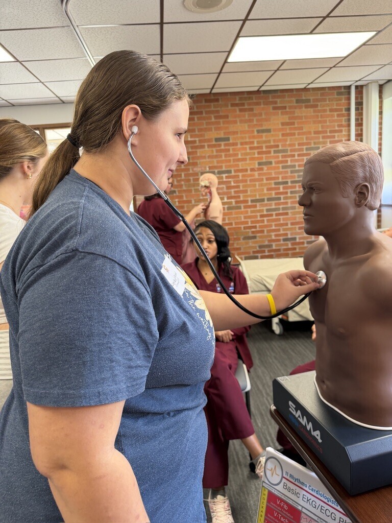 Future nurses in the making! Thanks to rootEd, students joined Mrs. Larson for an immersive nursing experience at Stephens College, where they checked vitals, used a stethoscope on high-tech patient simulators, and learned from real nursing students. A big thank you to Stephens College and Boone Health for hosting us!