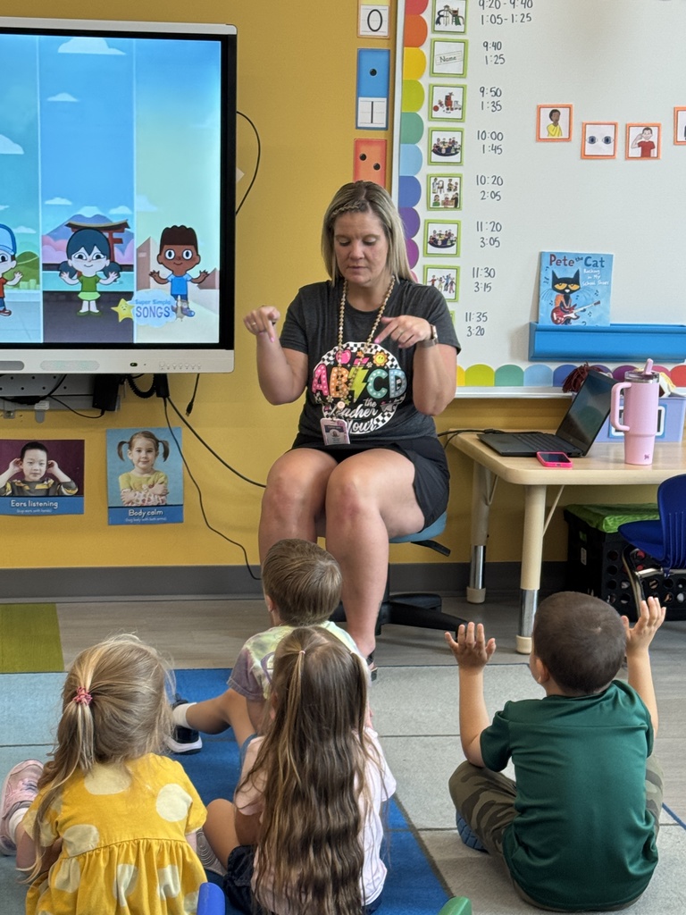 teacher teaching to group of students