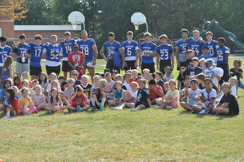 High school football players and Hawthorne students