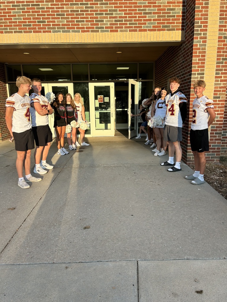 Seniors welcoming students 