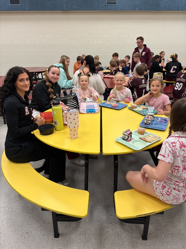 Students at a lunch table together