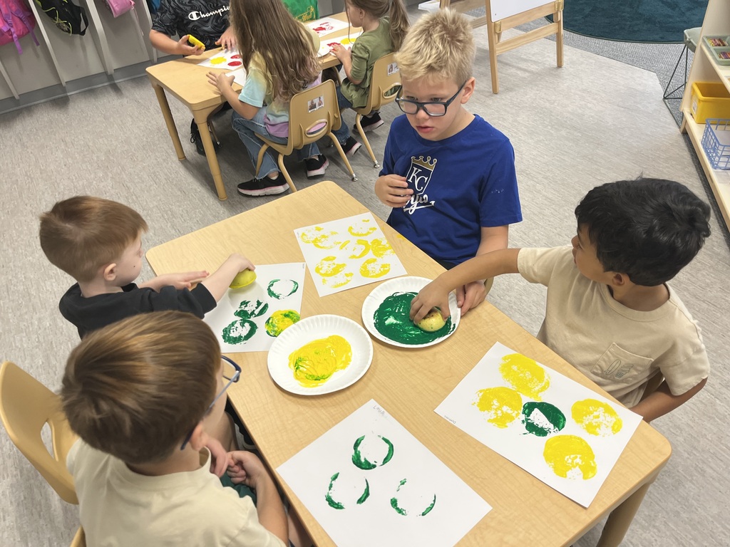 Kids painting with apples