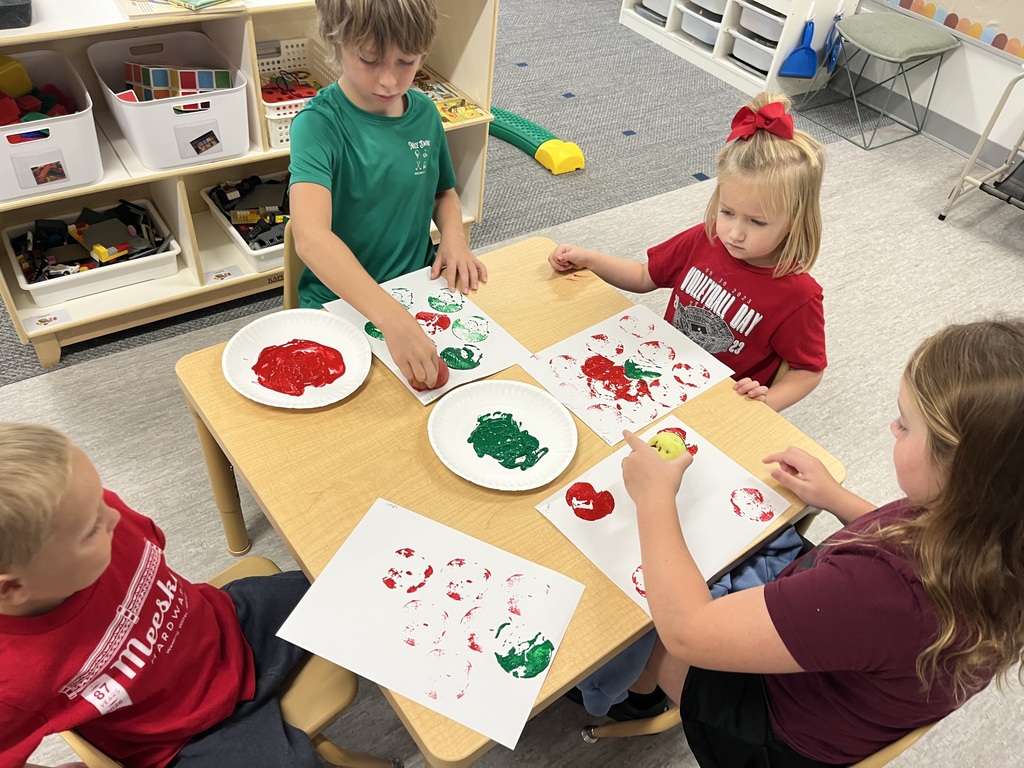 Kids painting with apples
