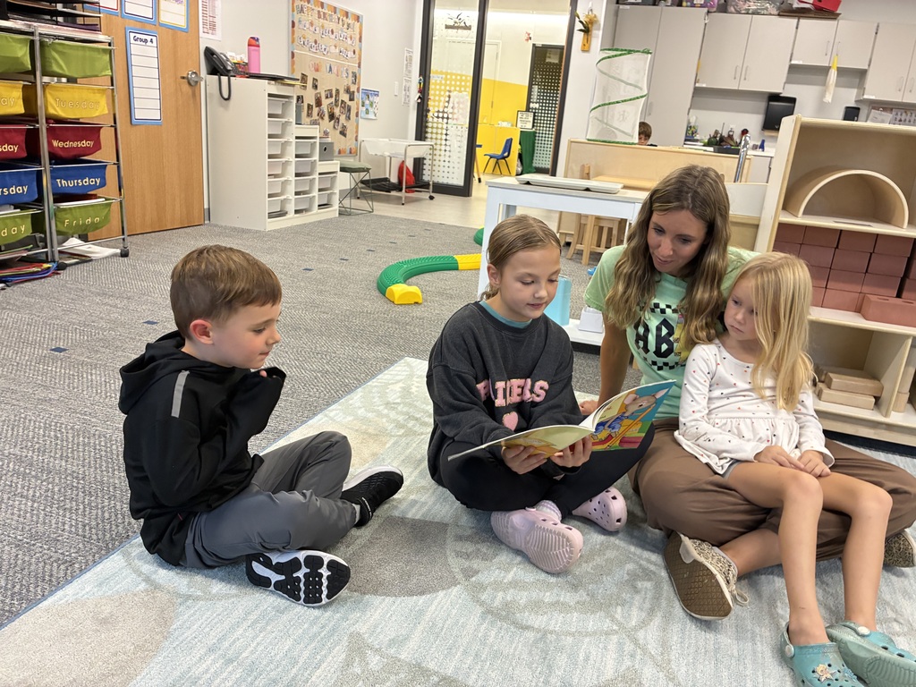 Kids reading 