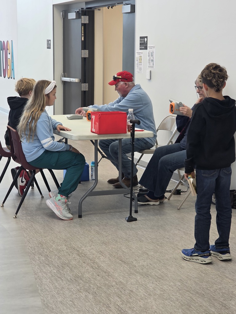 kids doing vision screening
