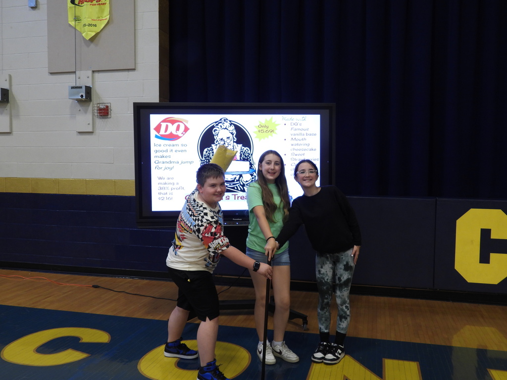 6th grade in front of their presentation