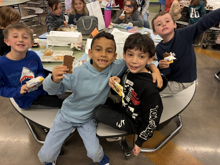 students eating ice cream