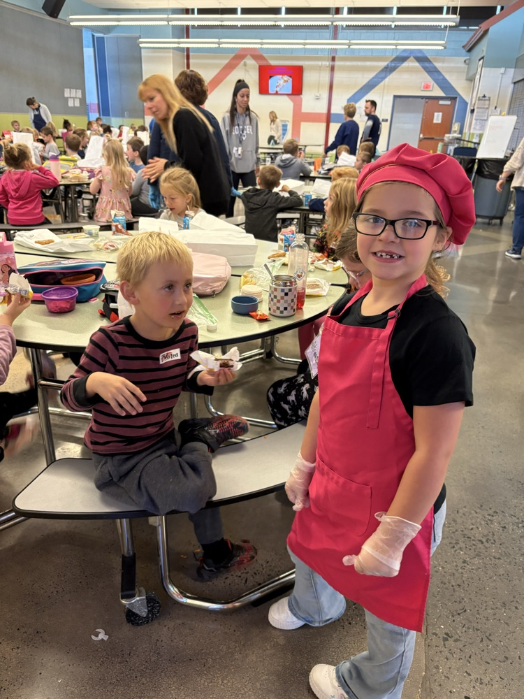 2 students helping in the cafeteria.