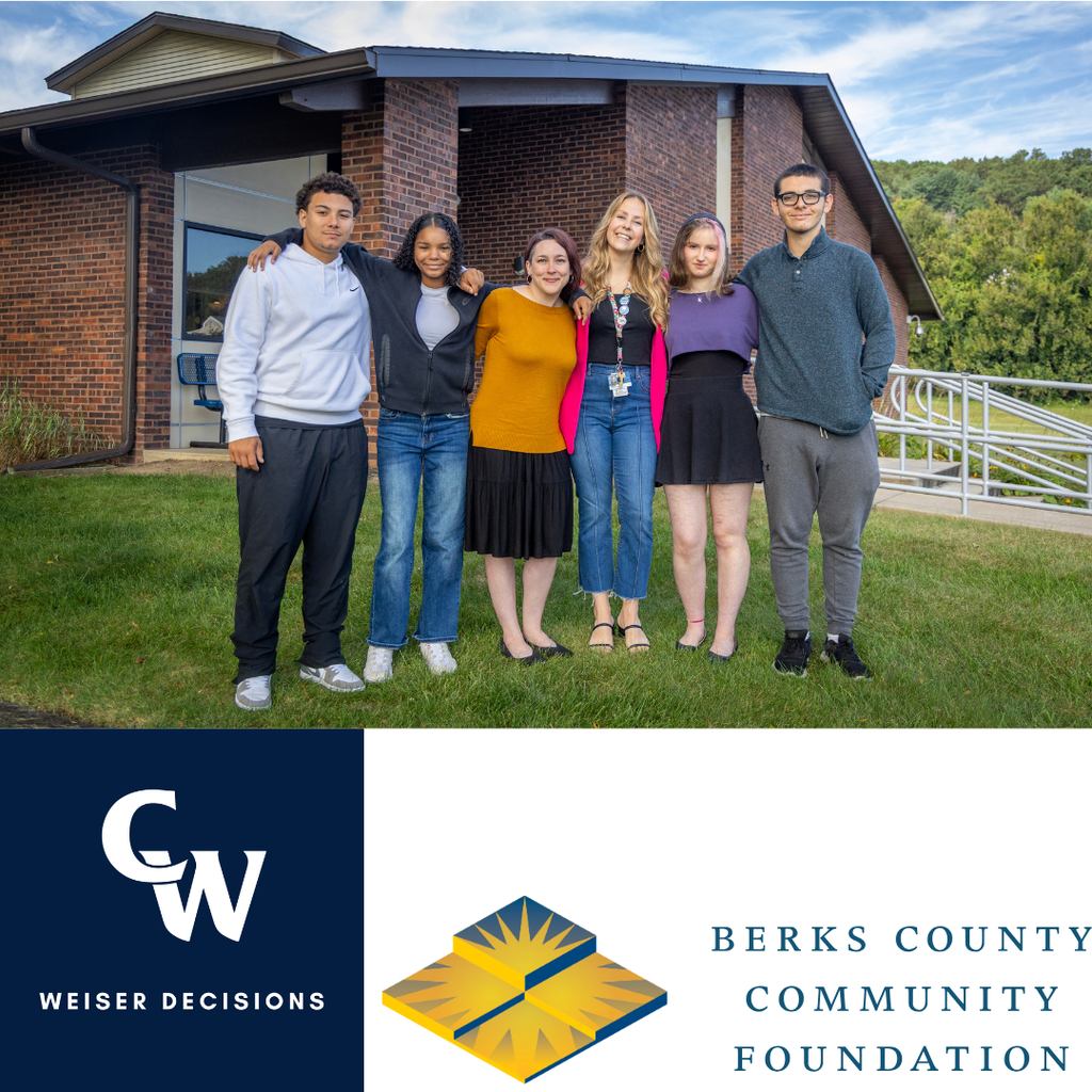 students in the front yard of the Weiser Decisions building