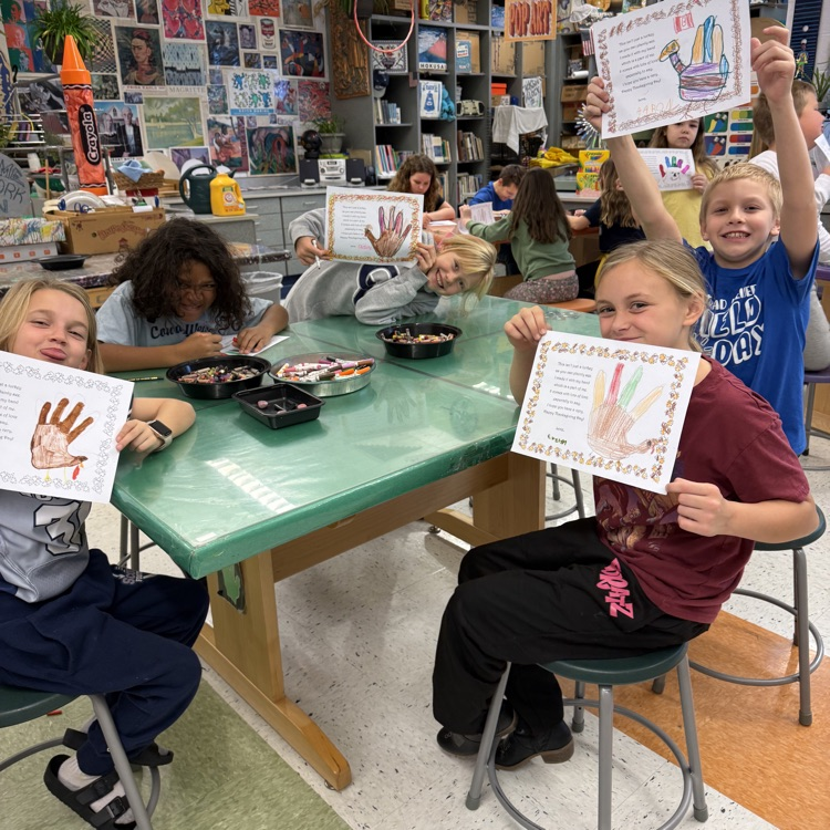 students with their hand turkeys