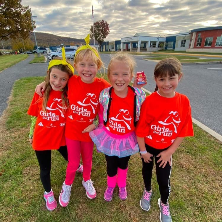 girls running