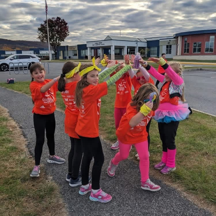 girls running