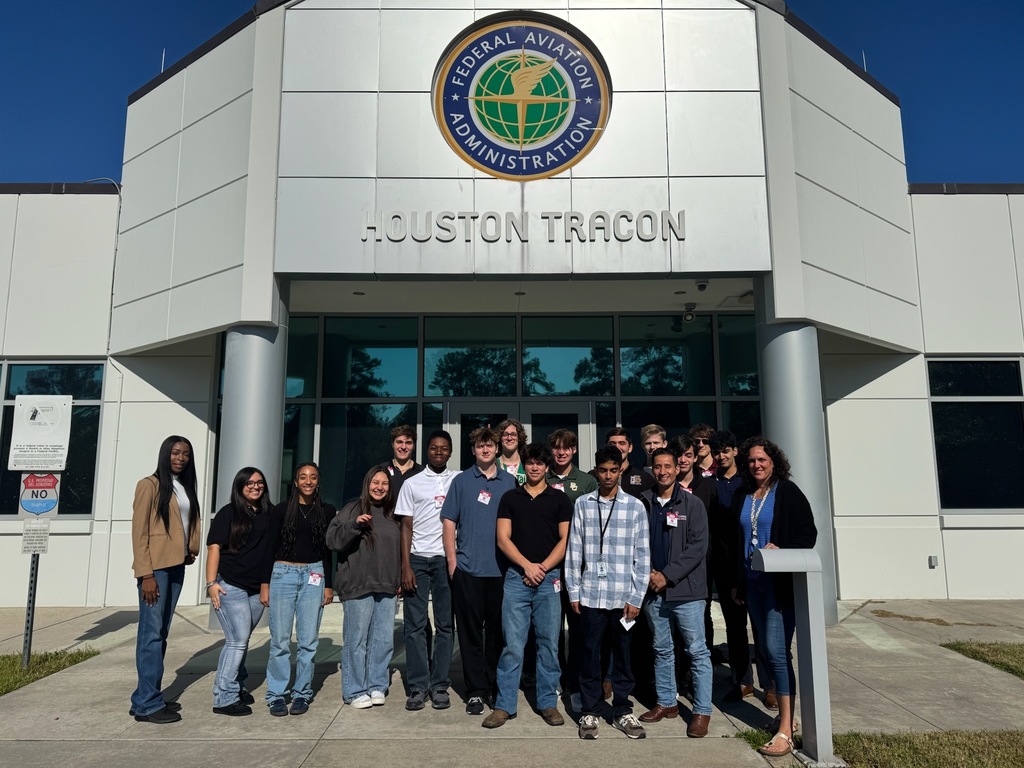 Students posing in front of Houston Tracon building. 