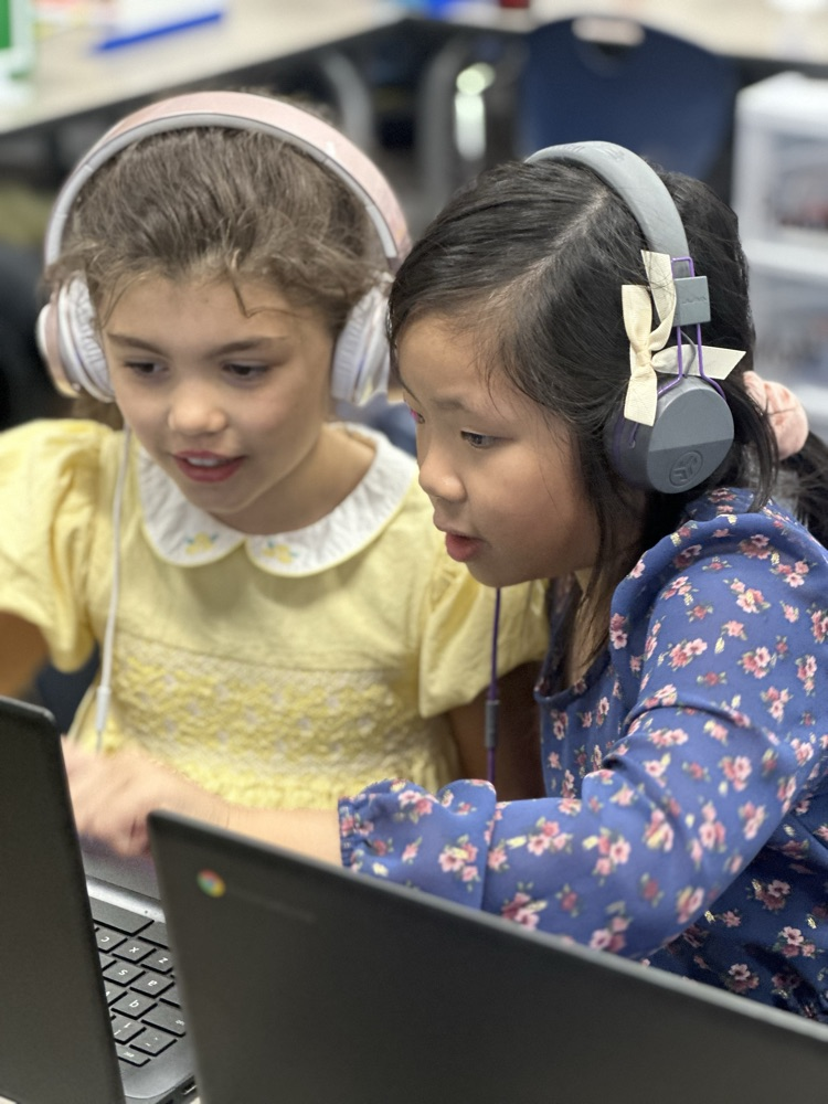 students on the computer