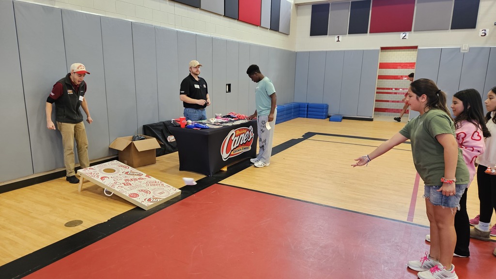 6th grade students visiting a career fair vendor