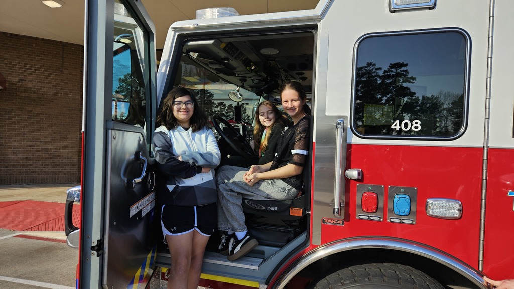 6th grade students visiting a fire truck
