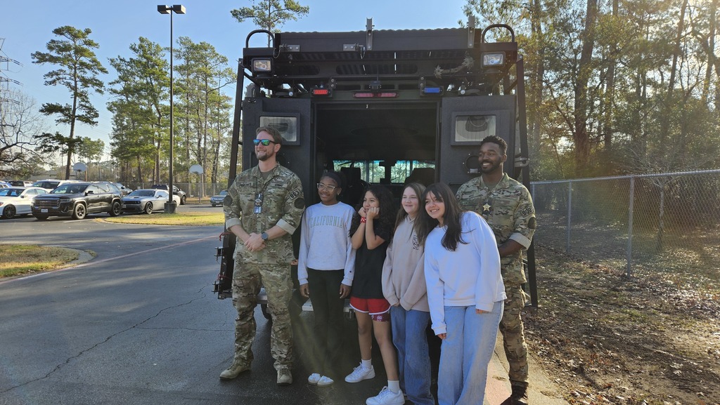 6th grade students visiting a MCSO SWAT truck