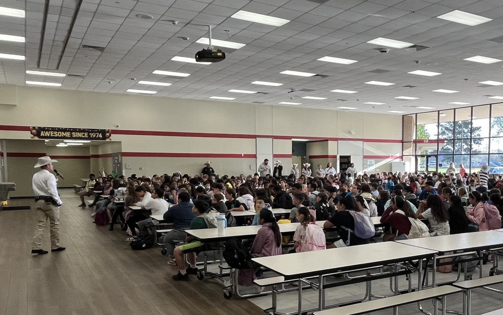 Sheriff Wesley Doolittle, Montgomery County Sheriff's Office speaks to Wilkerson 5th Graders