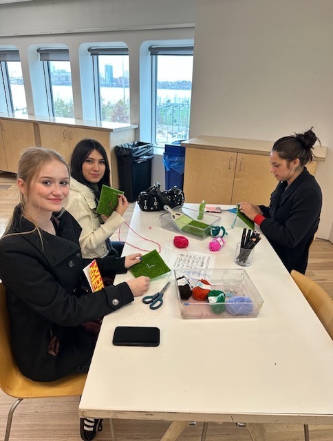 From world-class museums to the vibrant city streets, the TWHS advanced Art students had an enriching experience in New York City. The sheer amount of art and culture we absorbed was incredible. While photos can't truly do justice to this unique trip, here is a glimpse into our journey. 🗽🖼️