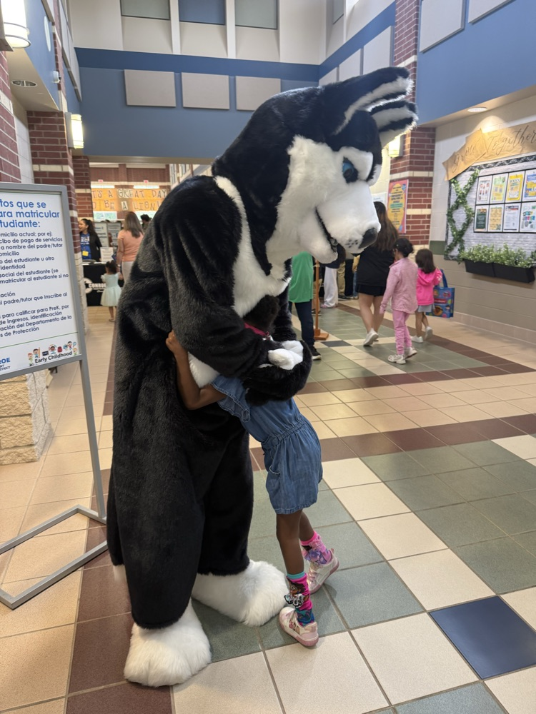 Early Childhood Fair meeting some of our future Hope Huskies! 🐾❤️