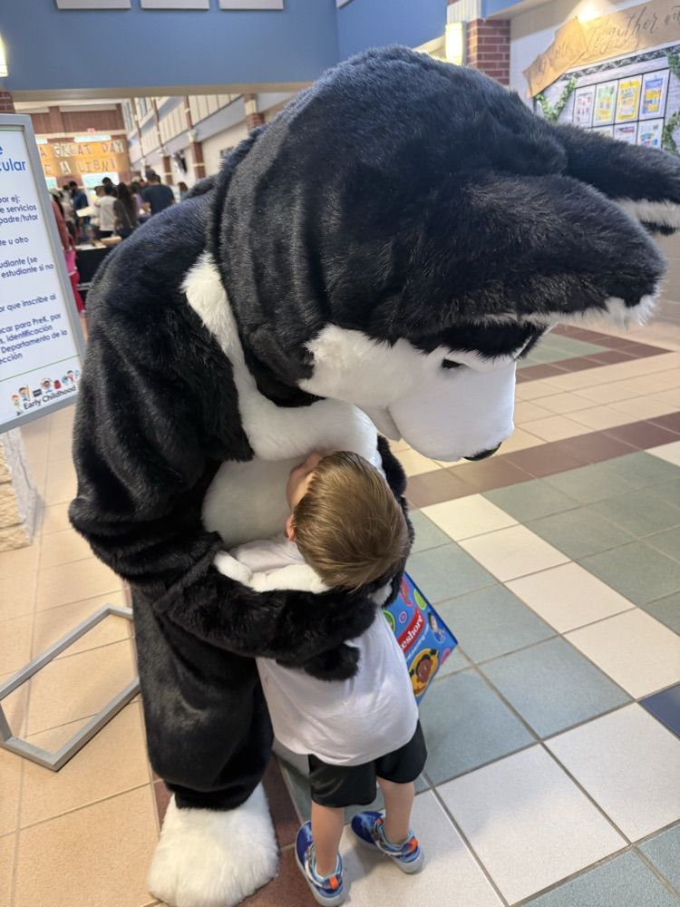 Early Childhood Fair meeting some of our future Hope Huskies! 🐾❤️