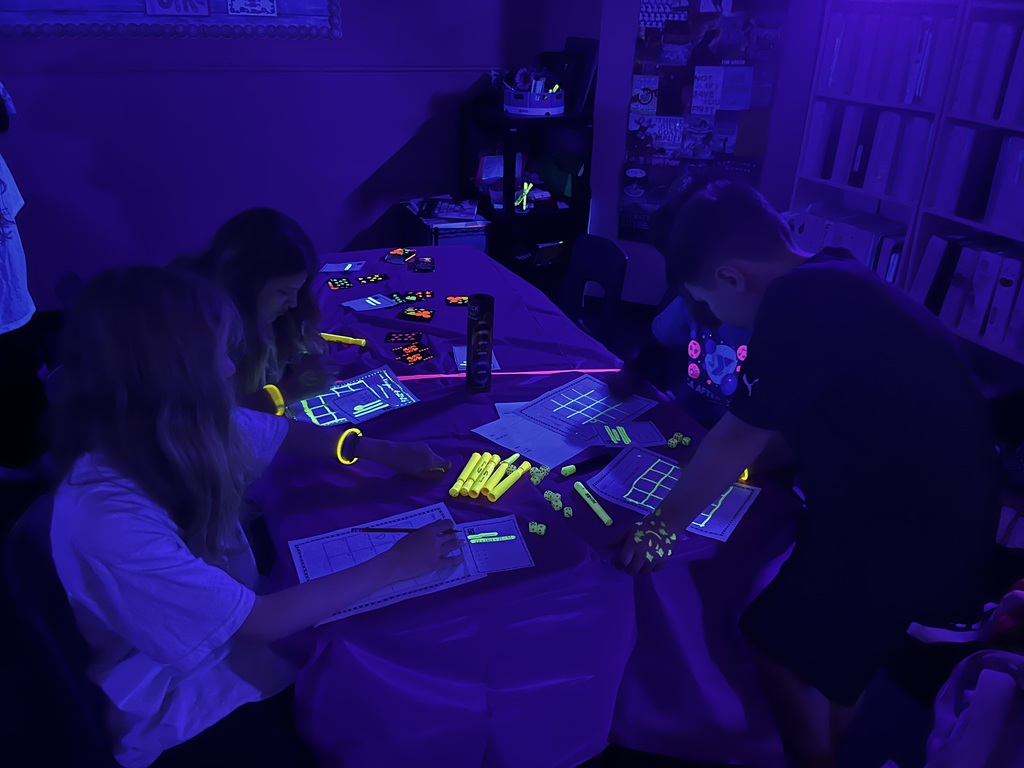 Students participate in the GLOW review