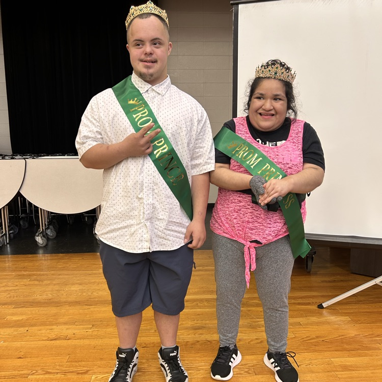 congratulations to our prom prince Noah and Princess Yadi! 