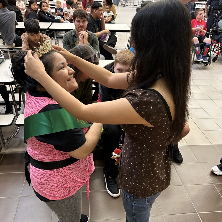 congratulations to our prom prince Noah and Princess Yadi! 
