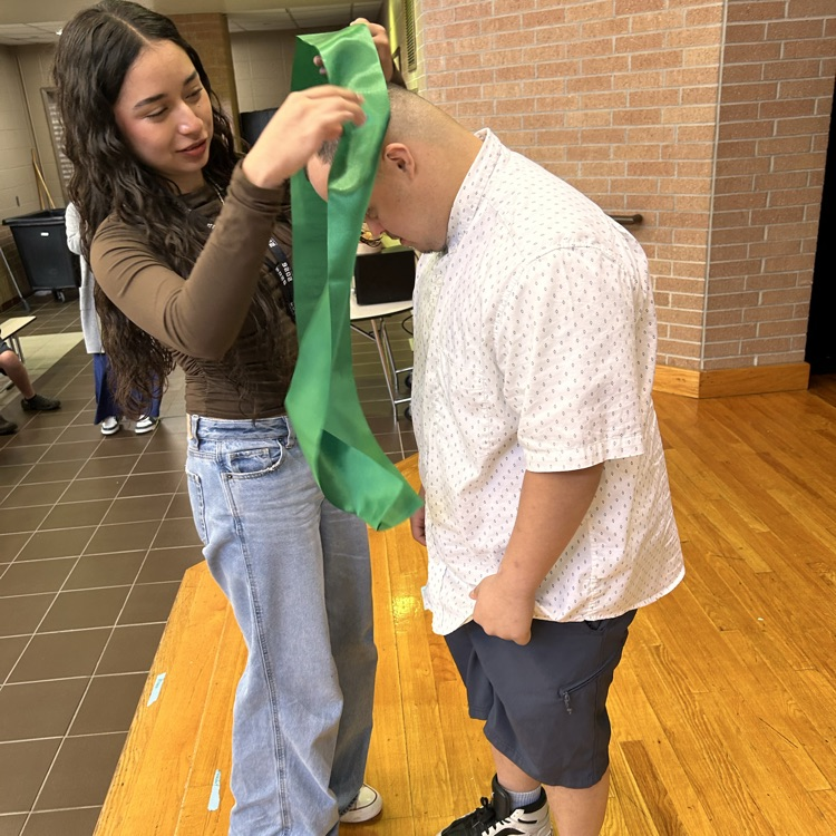 congratulations to our prom prince Noah and Princess Yadi! 
