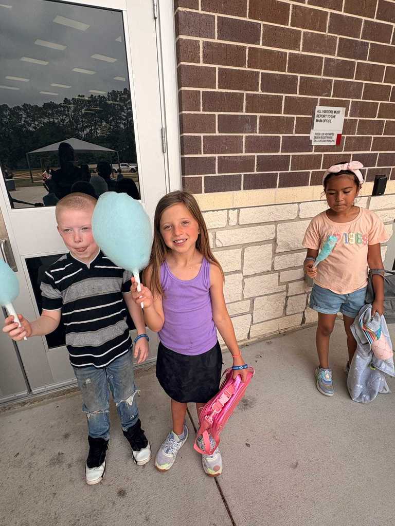students getting cotton candy