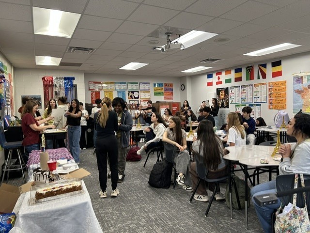 The French students at TWHS celebrated a successful end of the year. The team placed second at the Texas French Symposium, with Maria Jose Ibarra placing 6th overall and Kaissa Hecham placing 4th. We had 4 1st places, 13 second places,12 3rd places, 3 fourth places, seven 5th places and 6 sixth places.     In the Grand Concours exam, we had 5 gold, 10 silver and 9 bronze medals. Seventeen students received honorable mention and twelve received merit.     TWHS’s Chapter of the French National Honor Society also gave out 16 graduation cords to seniors. 