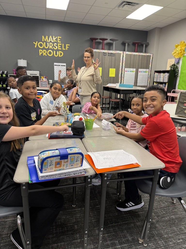 Ms. Mural helping a group