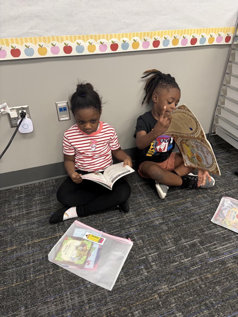 Kinder students reading
