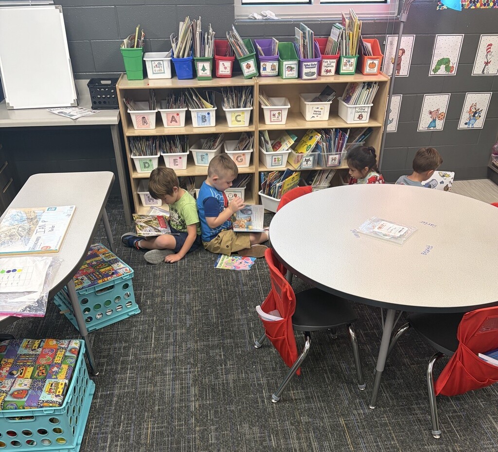 Kinder students reading
