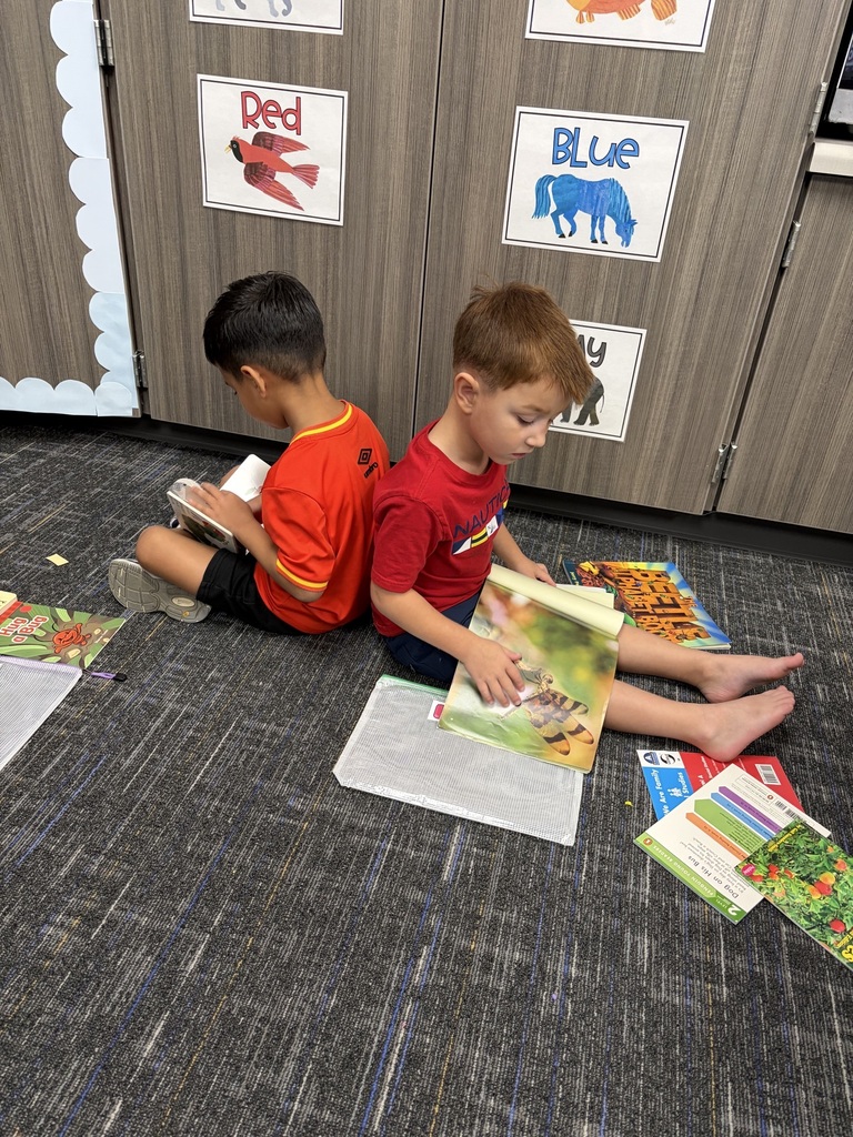 Kinder students reading