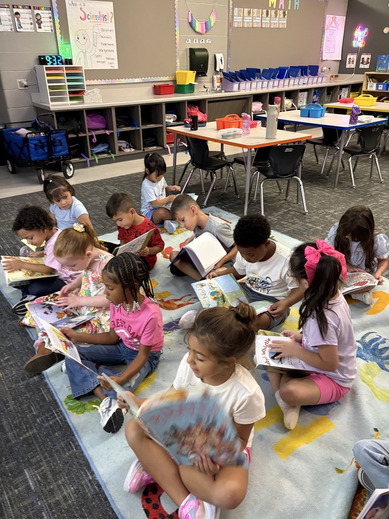 Kinder students reading