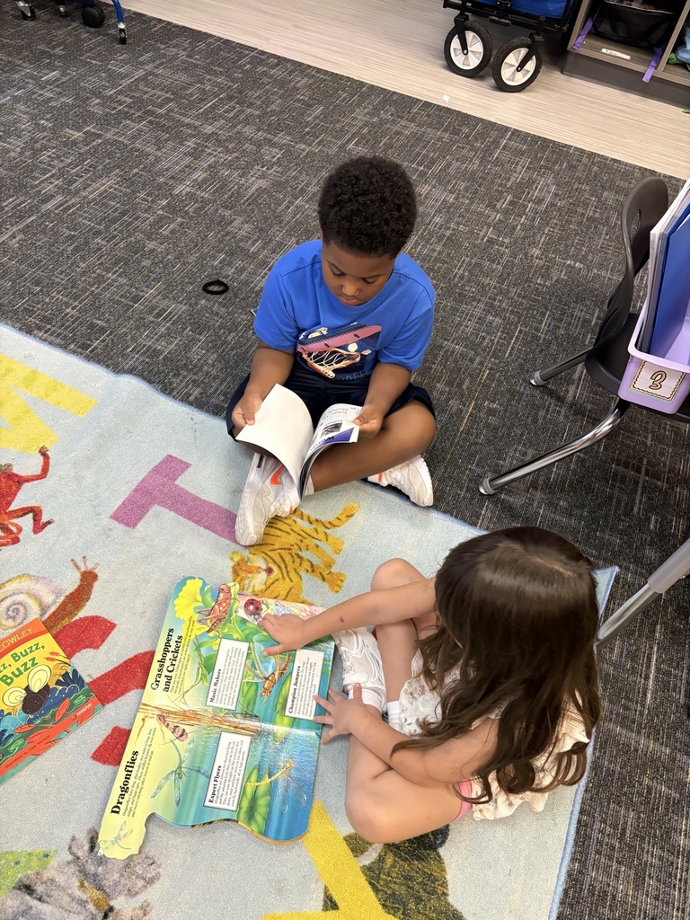 Kinder students reading