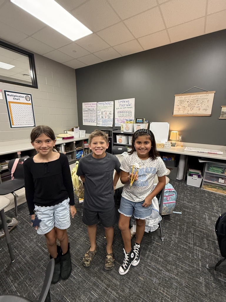 4th Graders collaborating 