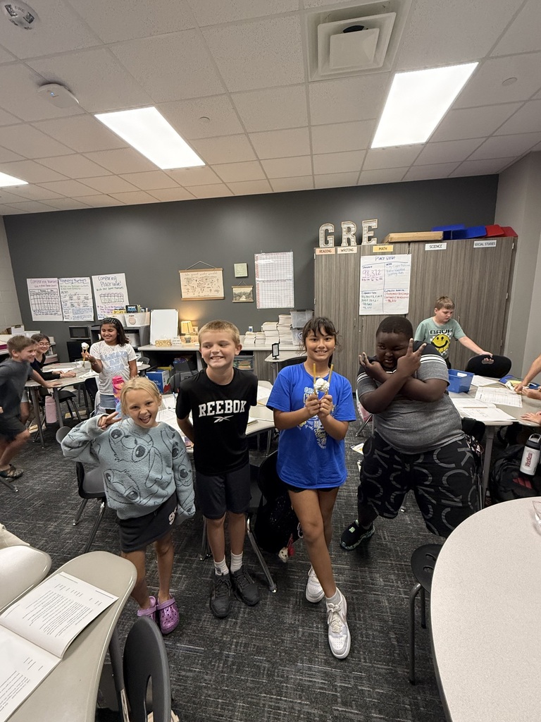 4th Graders collaborating 