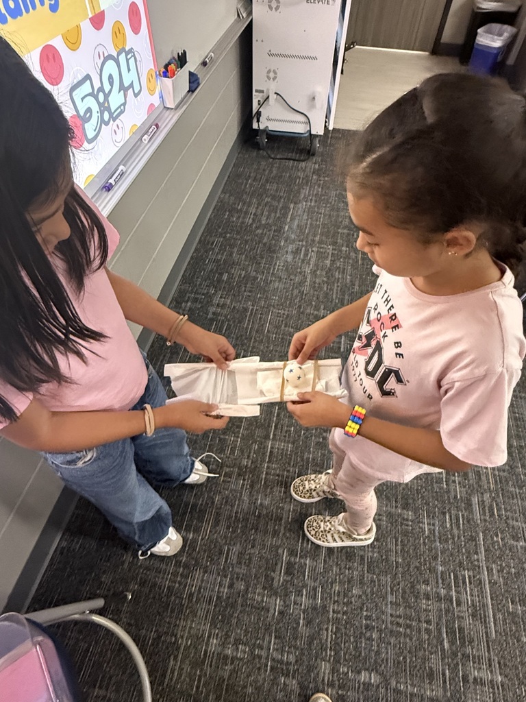 4th Graders collaborating 